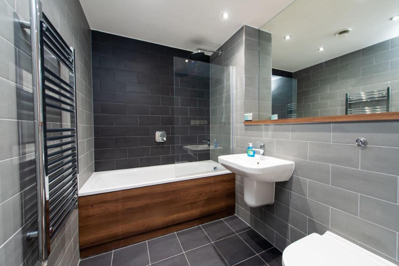The Assembly Manchester Oasis Holding Extérieur photo